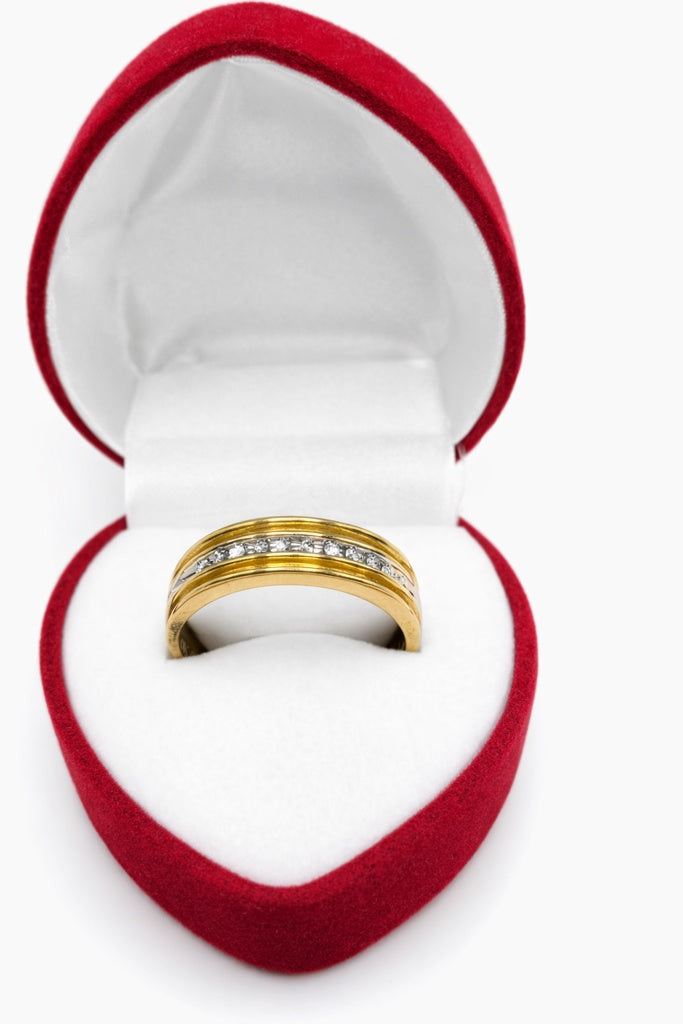10KT CLASSIC DIAMOND BAND RING Size 10/0.10CT