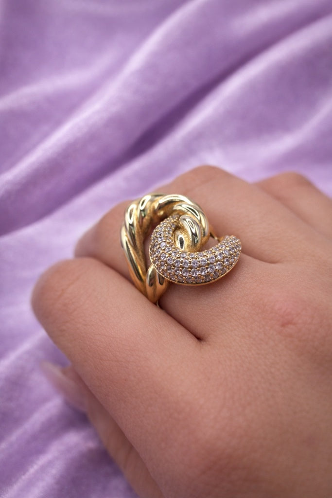 10KT CZ AND PLAIN ROPE INTERTWINED WOMAN'S RING Size 8 Weigth 3.7GR