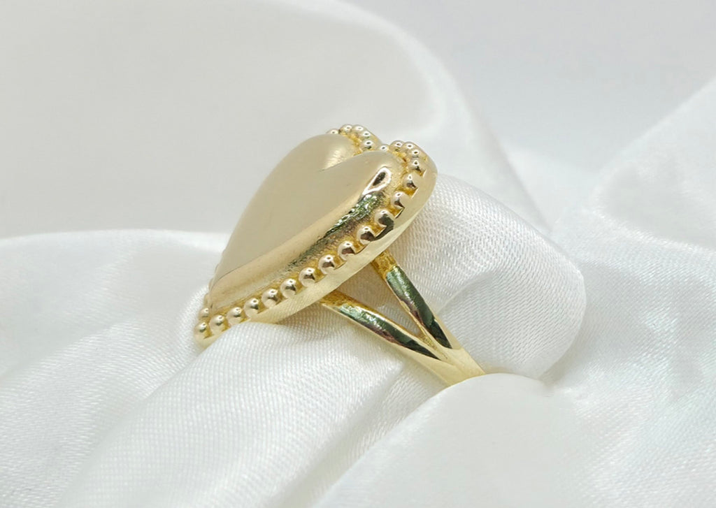 10KT BIG VINTAGE HEART RING Size 7.5 Weight 5.1GR