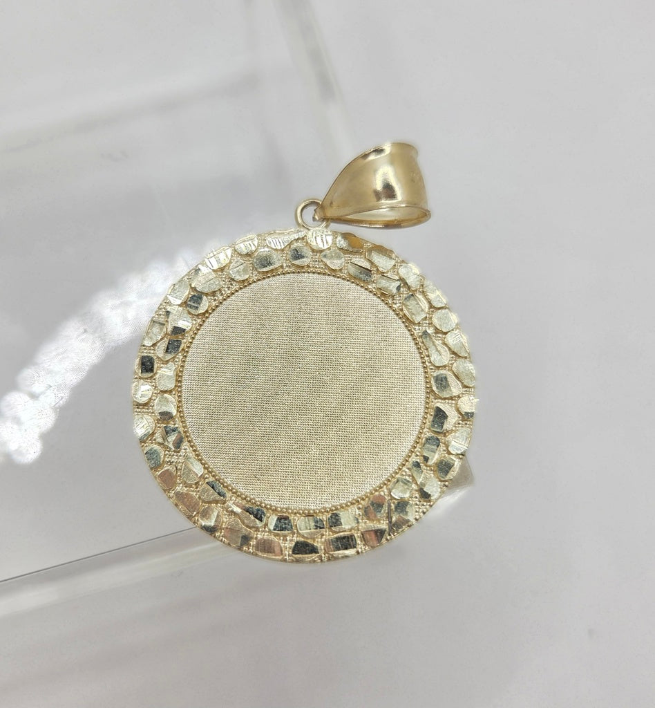 10KT NUGGET FRAME ROUND MEMORIAL PENDANT Weight 5.3GR