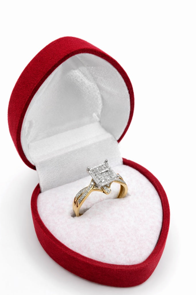 10KT DELICATE SQUARE DIAMOND RING Size 7 Weight 2.5GR