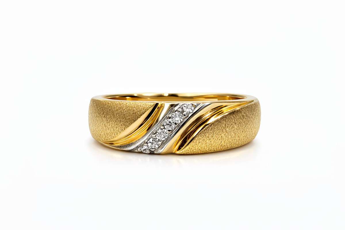 14KT ELEGANT DIAMOND WOMAN'S WEDDING BAND RING Size 6.5 Weight 4.8GR