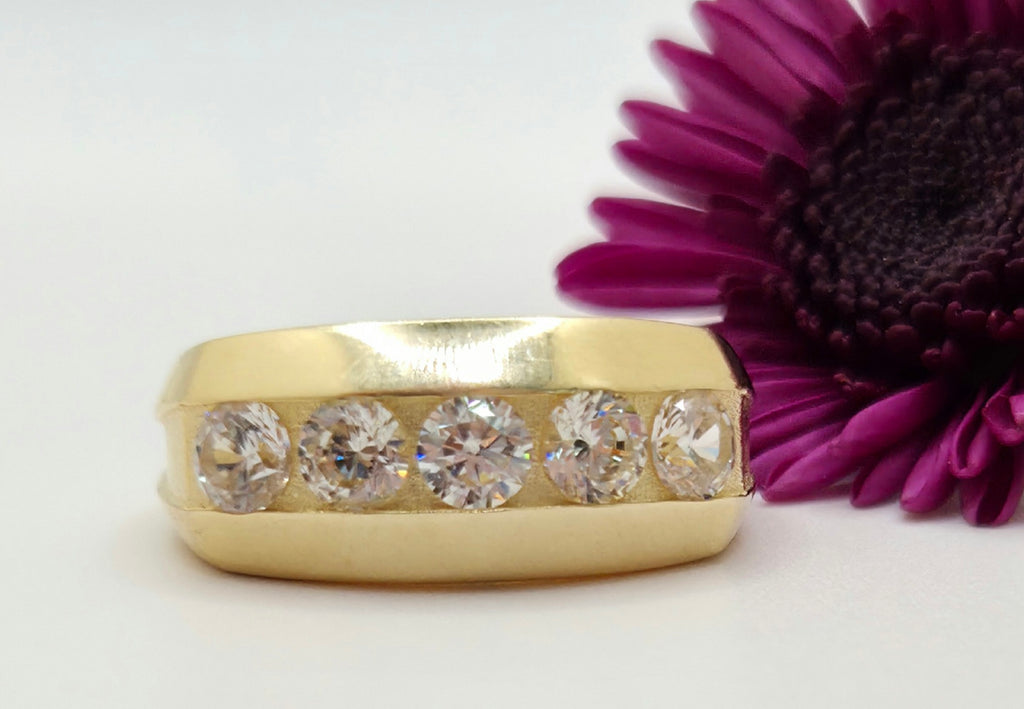 14KT CZ WEDDING BAND MEN'S RING Size 7 Weight 5.7GR