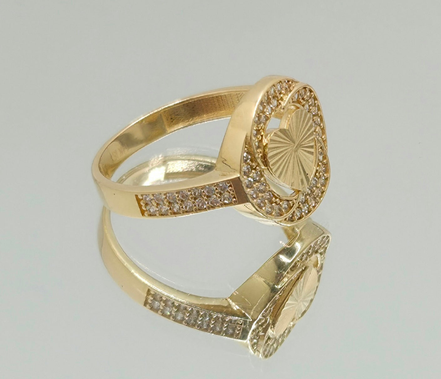 14KT CZ ROUND HEART INSIDE RING Size 8.5 Weight 2.9GR