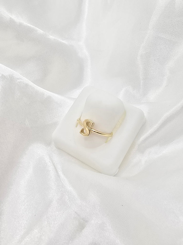 14KT "S" LETTER RING Size 6 Weight 1.4GR