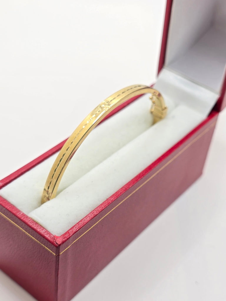 10KT  PLAIN WITH SMALL  ASTERISK DETAIL BANGLE Weight 6.7GR