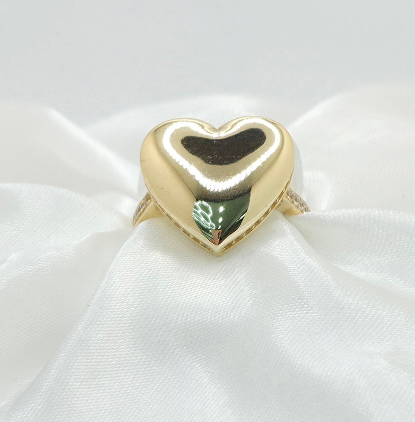 10KT CZ AROUND PLAIN HEART RING Size 6-7.5 Weight 3.1GR