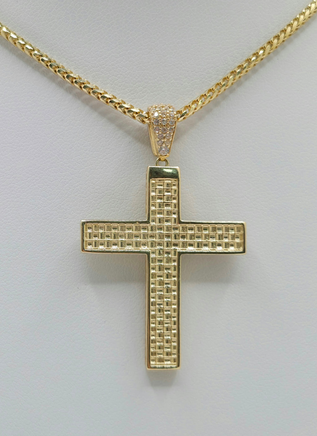 14KT SQUARE CUT CROSS PENDANT Weight 6GR
