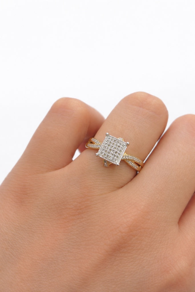 10KT DELICATE SQUARE DIAMOND RING Size 7 Weight 2.5GR