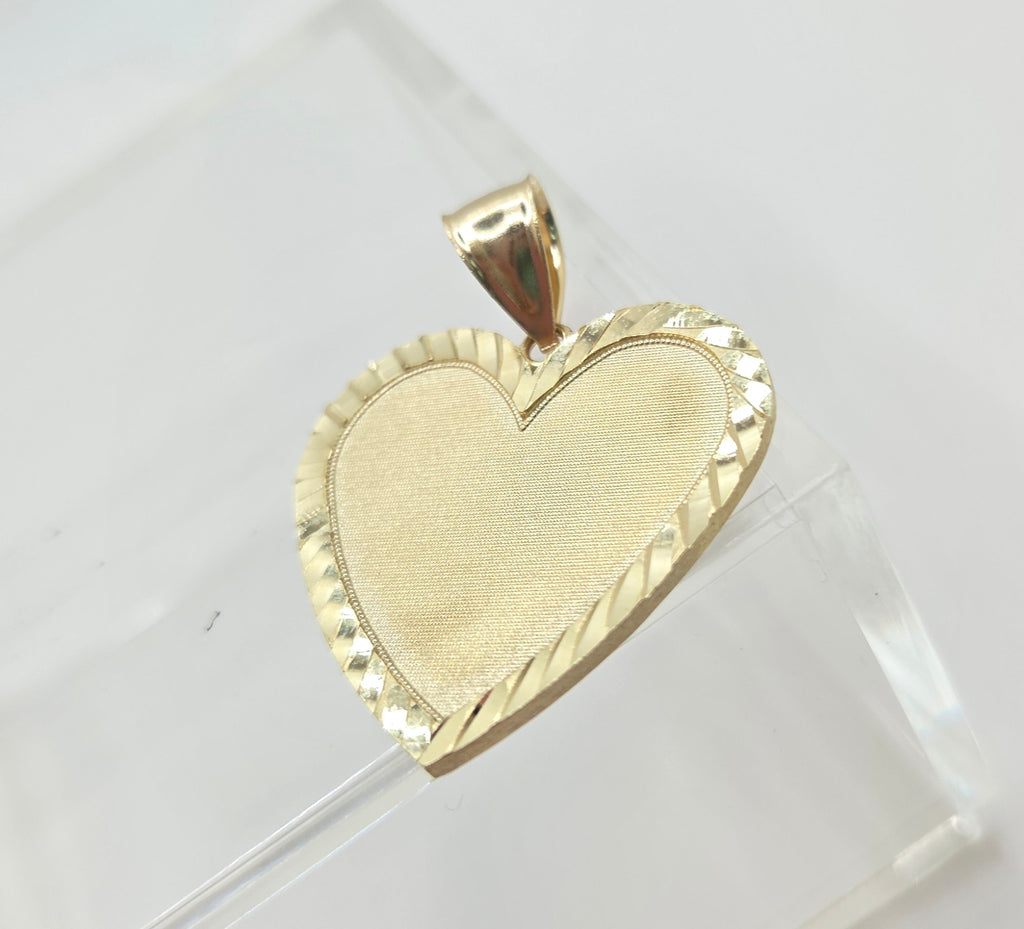 10KT DIAMOND CUT FRAME HEART MEMORIAL PENDANT  Weight 4.9GR