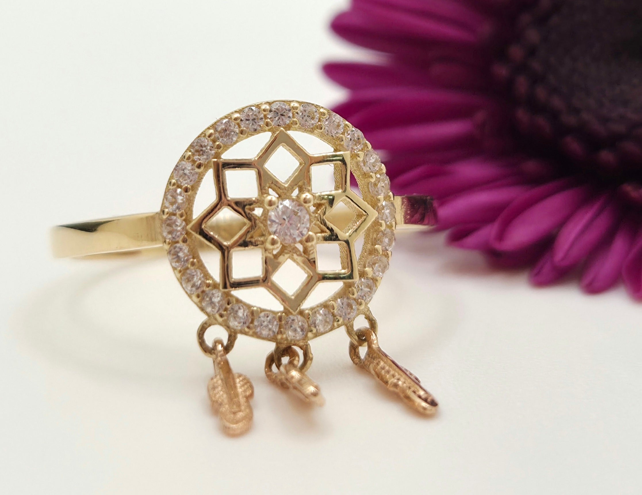 14KT DELICATE DREAMCATCHER RING Size 7 & 8 Weight 1.6GR