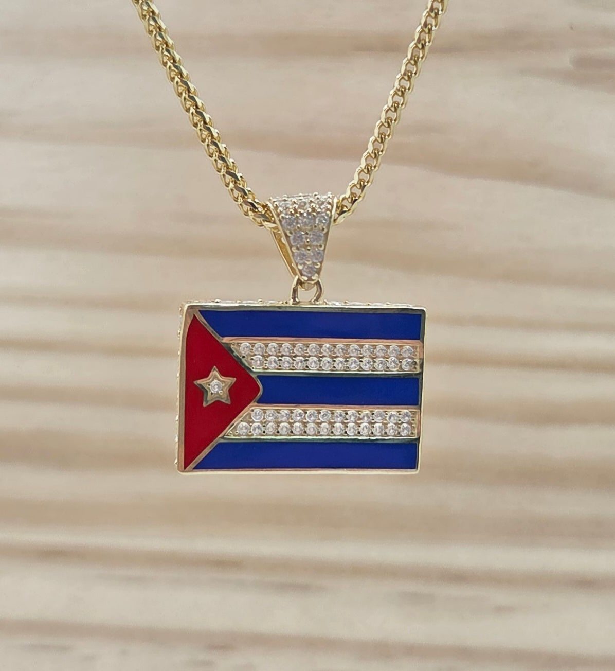 10KT CUBAN FLAG PENDANT Weight 3.2GR