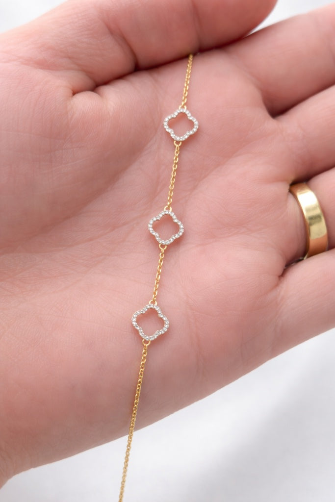 14KT GOLD AND DIAMOND FLOWER BRACELET Size 7.5IN Weigth 1.45GRS