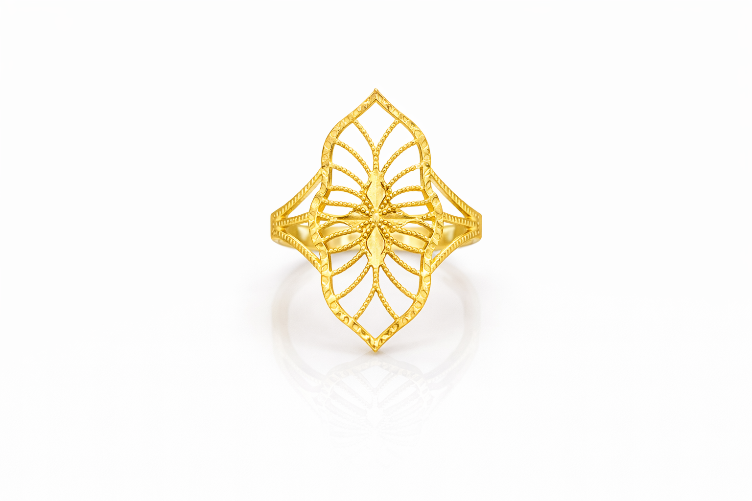 10KT VINTAGE DIAMOND CUT DETAILS SILHOUETTES RING Size 8-8.5 Weigth 1.3GR