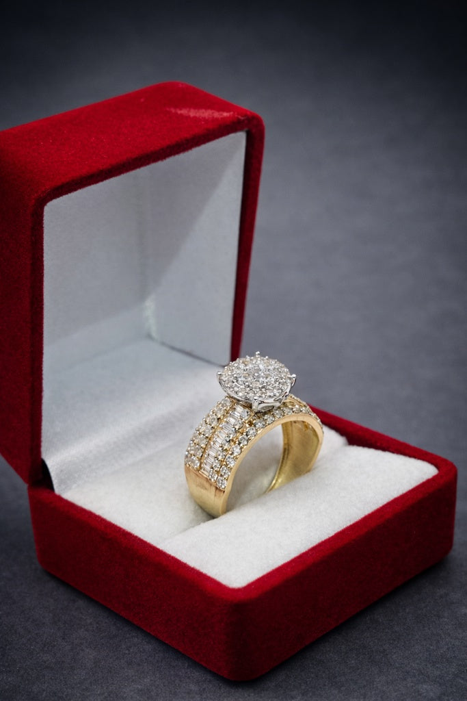 10KT ELEGANT BAGUETTE AND CZ PROMISE RING Size 7 & 8 & 9 Weight 4GR