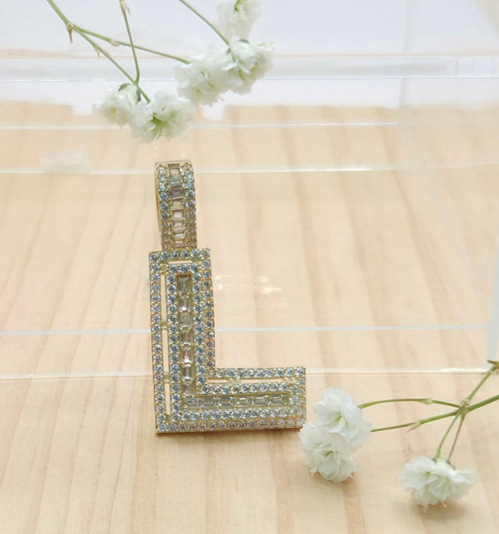 10KT SMALL CZ "L" LETTER PENDANT Weight 3.8GR