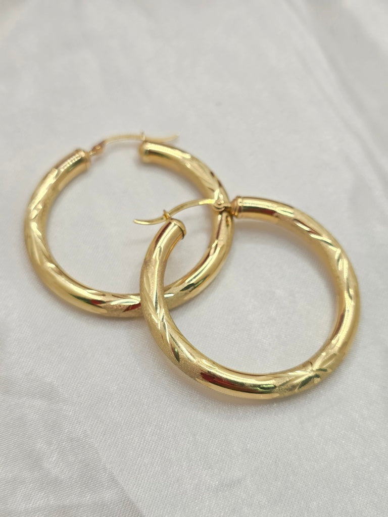 10KT TWIS HOOPS EARRINGS Size 5 4MM Weight 3.7GR