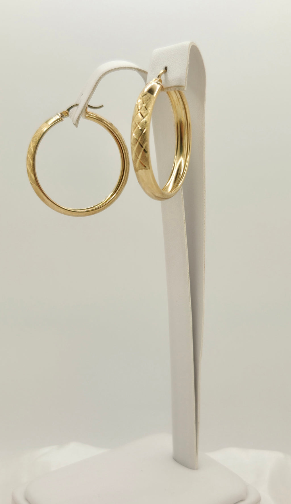 10KT VINTAGE DESIGN HOOPS EARRINGS Size 4 Weight 4.6GR