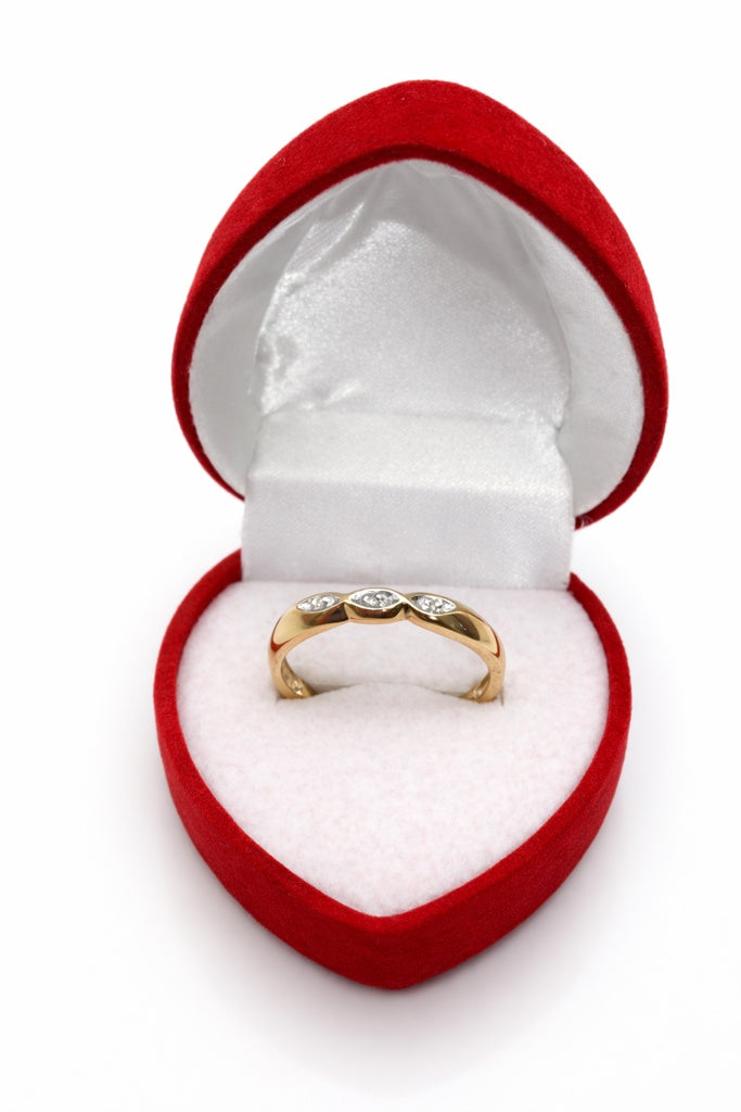 10KT DELICATE THREE OVALS DIAMOND RING Size 10 Weigth 1.8GR