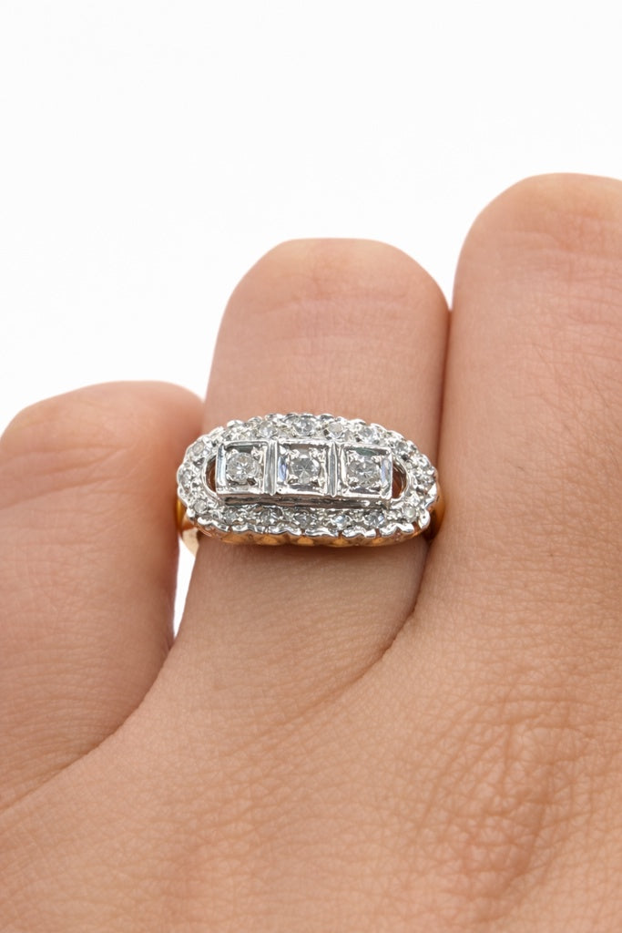 10KT ELEGANT SQUARE DESIGN DIAMOND WOMAN'S RING Size 6.5 Weight 3.6GR