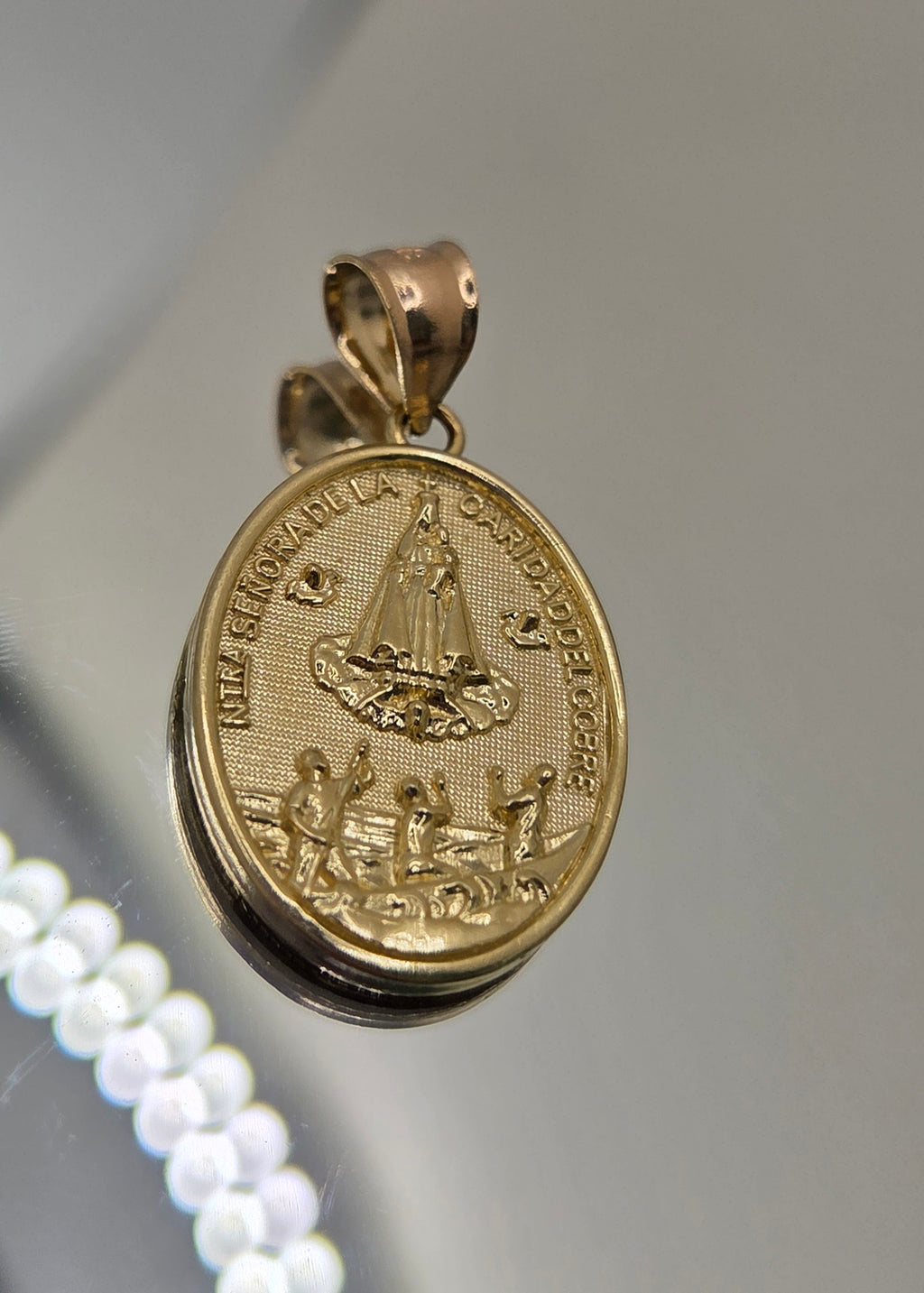 10KT OVAL PLAIN VIRGEN DE LA CARIDAD PENDANT Weight 3.4GR