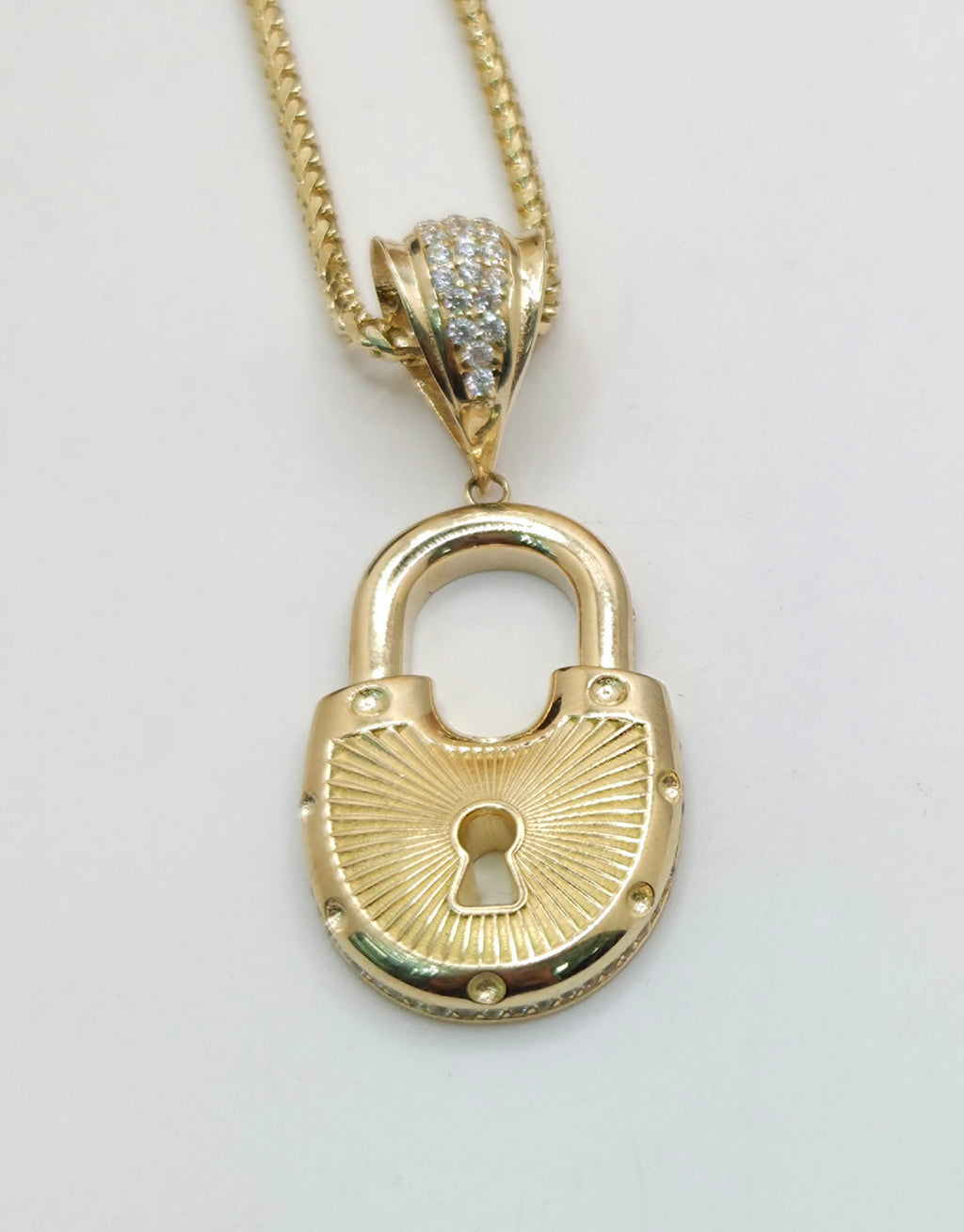 14KT MEDIUM CZ PADLOCK HEART PENDANT Weight 4.1GR