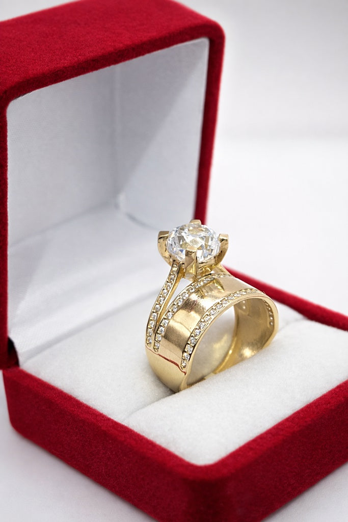10KT WOMEN'S ENGAGEMENT RING WITH DETAILS OF CZ Size 7.5 Weight 4.8GR