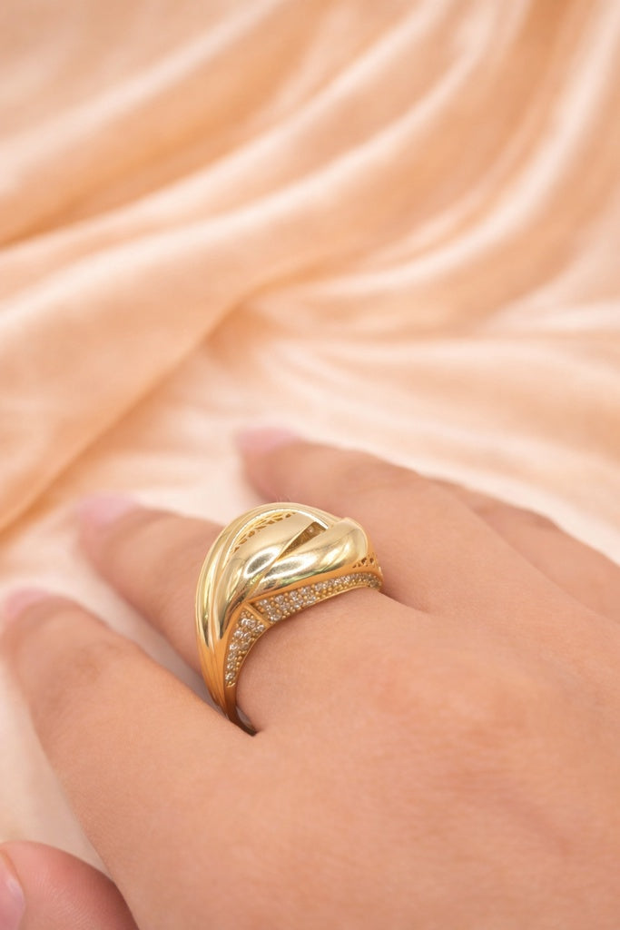 10KT  MODERN RING Size 8.5-10 Weigth 4 GR