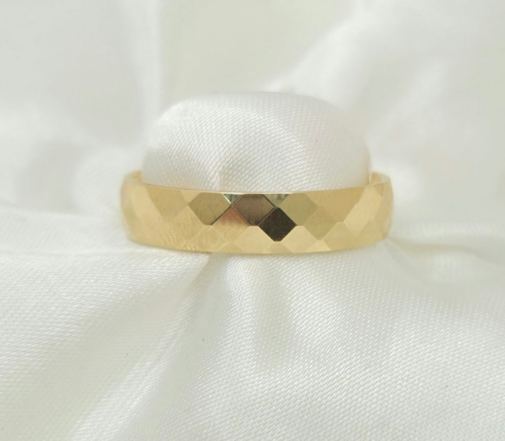 10KT FANCY SQUARE CUT WEDDING BAND RING Size 9 5MM Weight 2.7GR