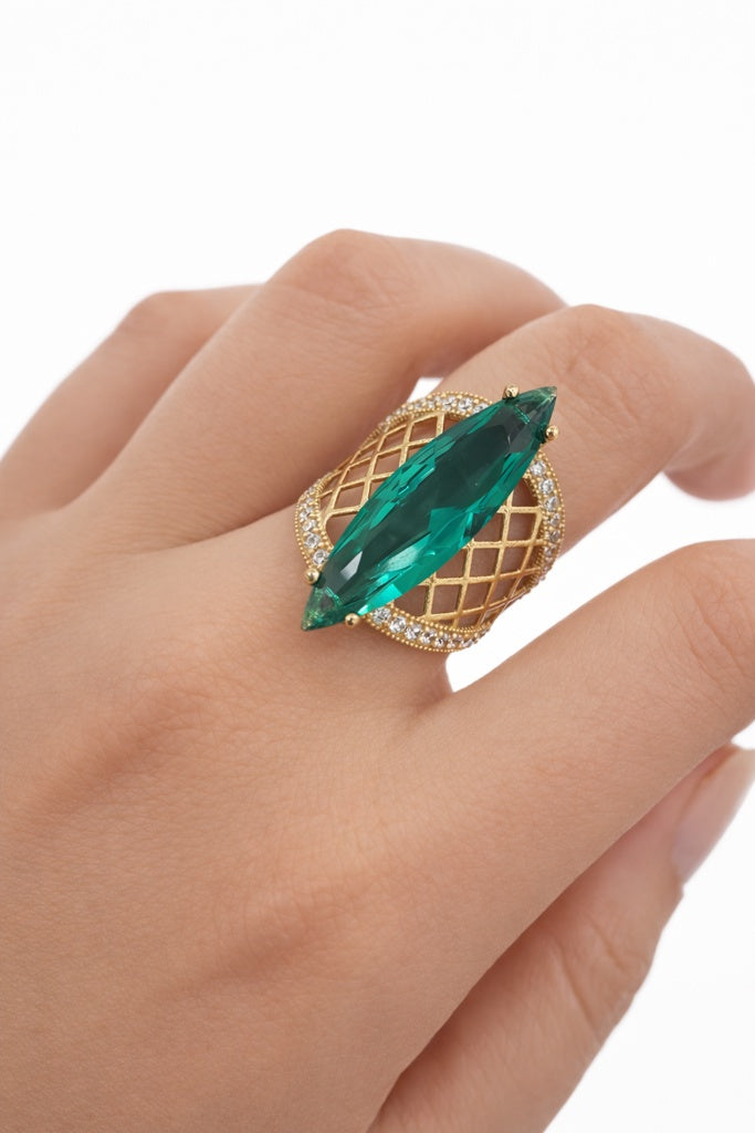 10KT NET BACKGRAIND GREEN ALMOND STONE RING Size 7 Weight 4.9GR