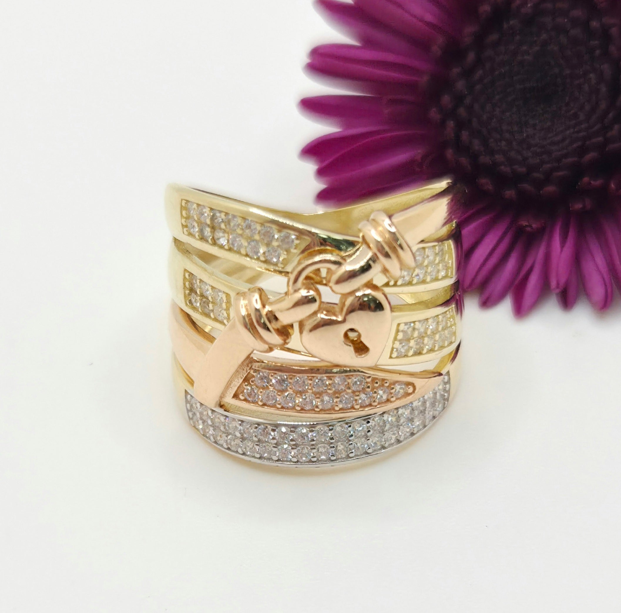 14KT MODERN THREE TONE HEART BELT BUCKLE RING Size 6.5 & 7 Weight 5.4GR