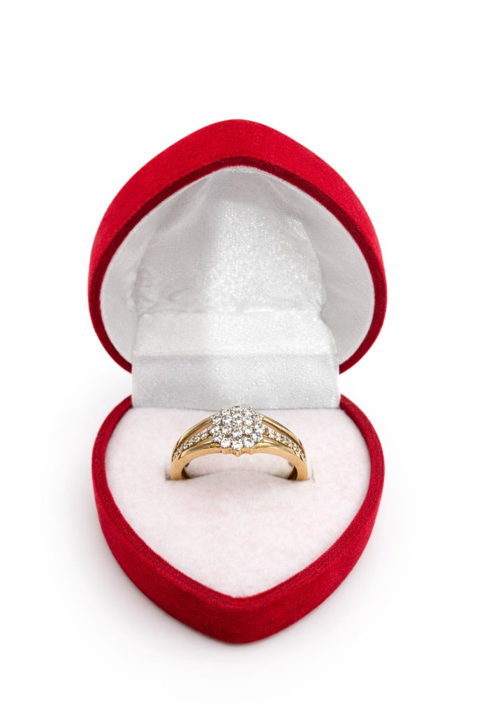 10KT  FLOWER DESIGN DIAMOND ELEGANT RING Size 7 Weigth 1.9GR