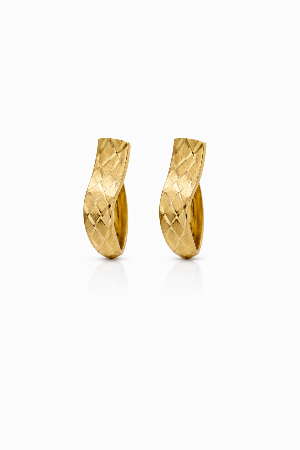 14KT VINTAGE STYLE X DETAILS OMEGA BACK EARRINGS Size  Weigth 2.1GR