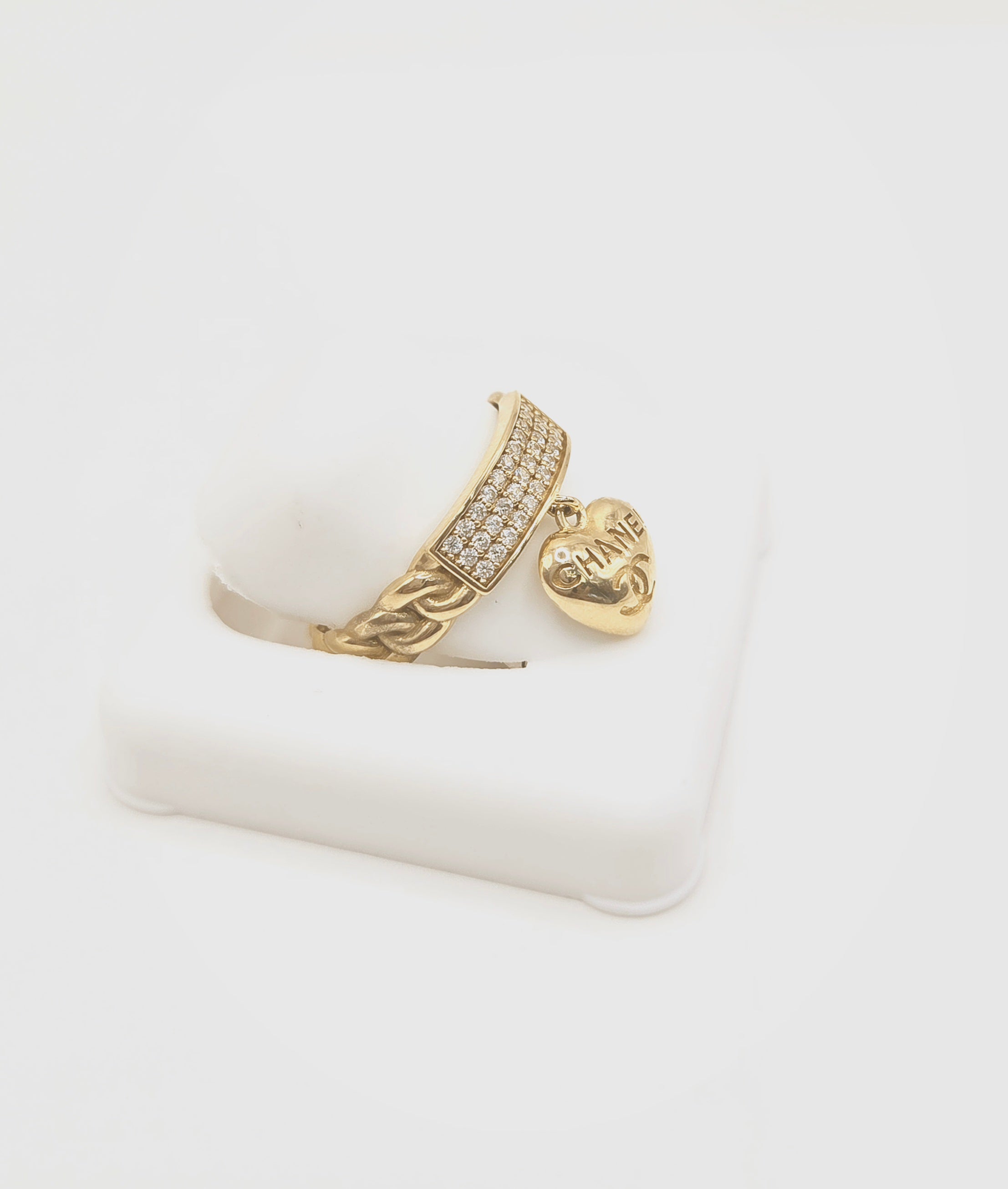 10KT EXOTIC CHAIN STYLE CZ RING WITH SMALL HEART CHARM Size 7 Weigth 2.5GR