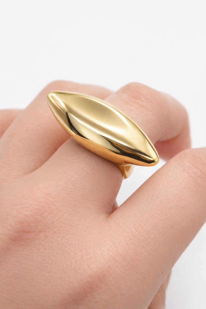 14KT EXOTIC LARGE OVAL SHAPED RING Size 7 Weight 6.6GR