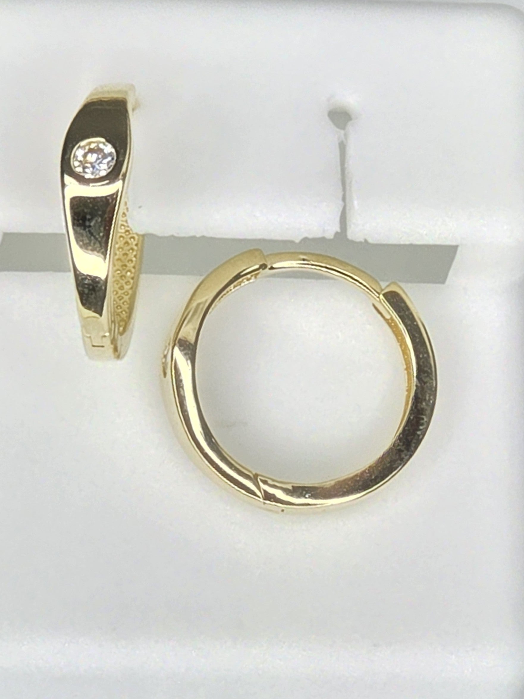 10KT ELEGANT STONE DETAIL HOOPS EARRINGS Size SMALL Weigth 1.5GR