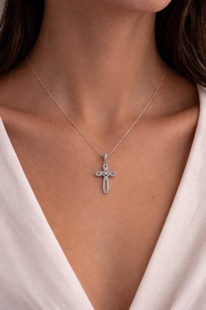 10KT WHITE GOLD CROSS DIAMOND PENDANT  Weigth 2GR