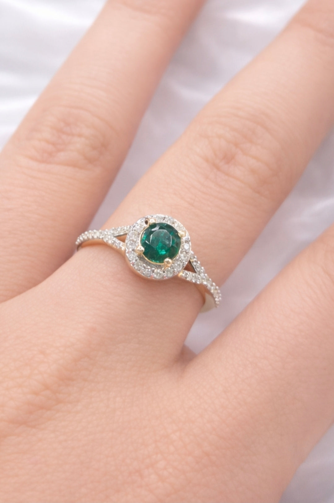 14KT NATURAL DIAMOND AROUND ROUND LAB ESMERALD ELEGANT RING Size 7/0.66CT/1.21GM