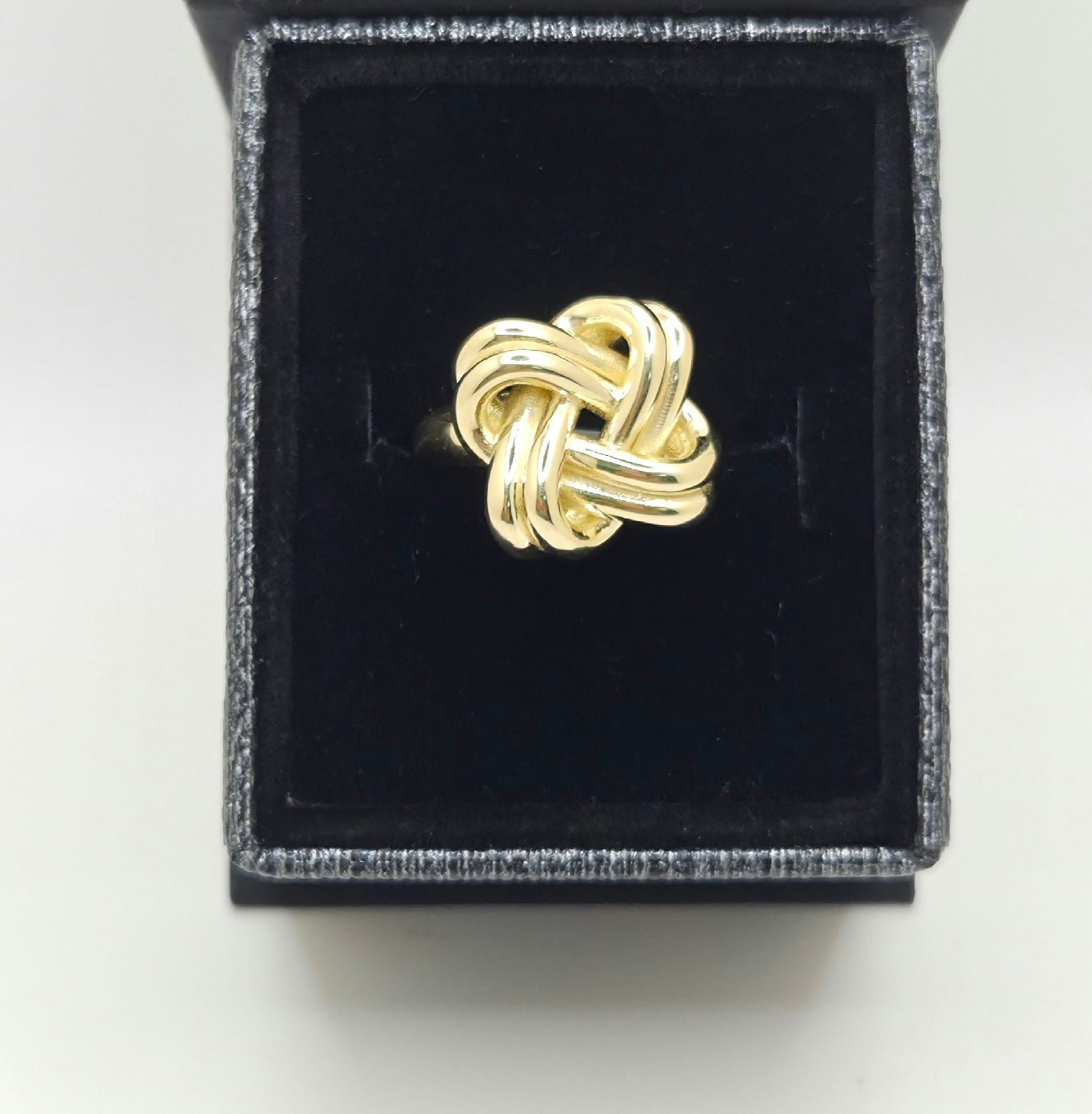 14KT MODERN KNOT RING Size 7.5 & 8 Weight 4.2GR