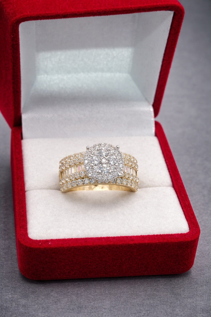10KT ELEGANT BAGUETTE AND CZ PROMISE RING Size 7 & 8 & 9 Weight 4GR
