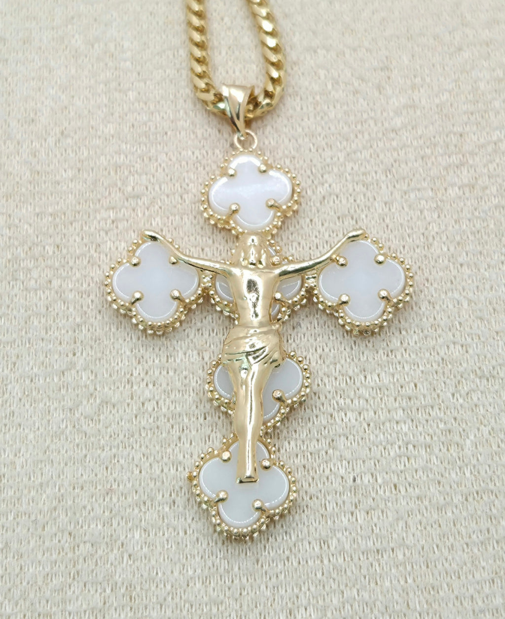 14KT WHITE CLOVER CROSS PENDANT Weight 5.2GR