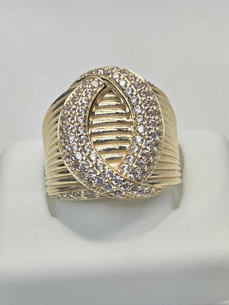 10KT  VINTAGE CA DETAIL OAVL DESIGN WOMAN'S RING Size 8 Weigth 3.5GR