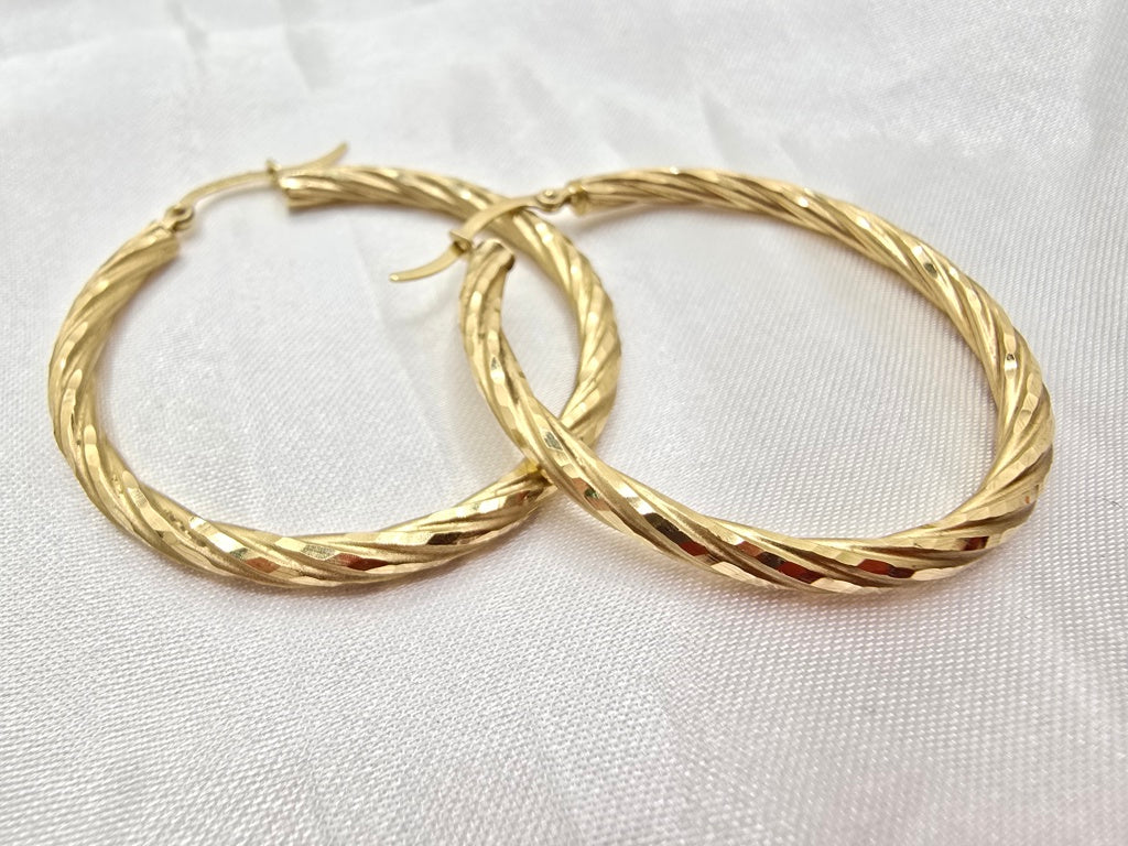 10KT ELEGANT DESING TWISTED HOOPS EARRINGS Size 4 3MM Weight 3.4GR