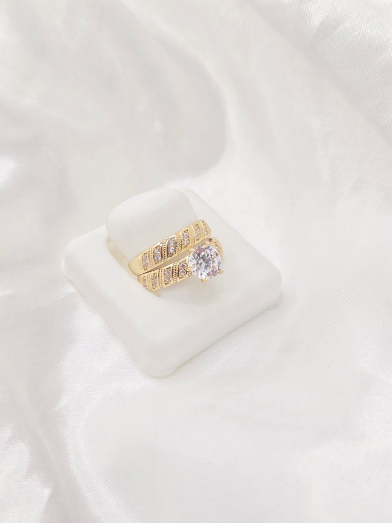 10KT WOMEN'S ENGAGEMENT RING WITH STONES IN DIAGONAL Size 7 Weight 4.1GR