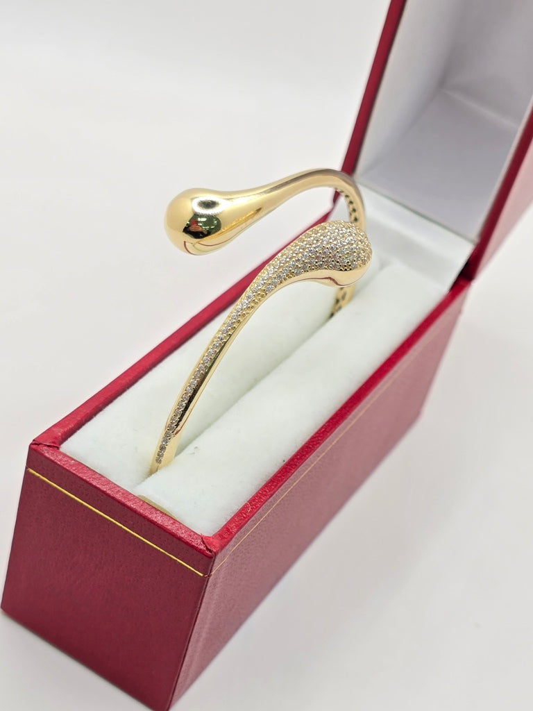 14KT CZ TWO DROPS BANGLE  Weight 9.4GR