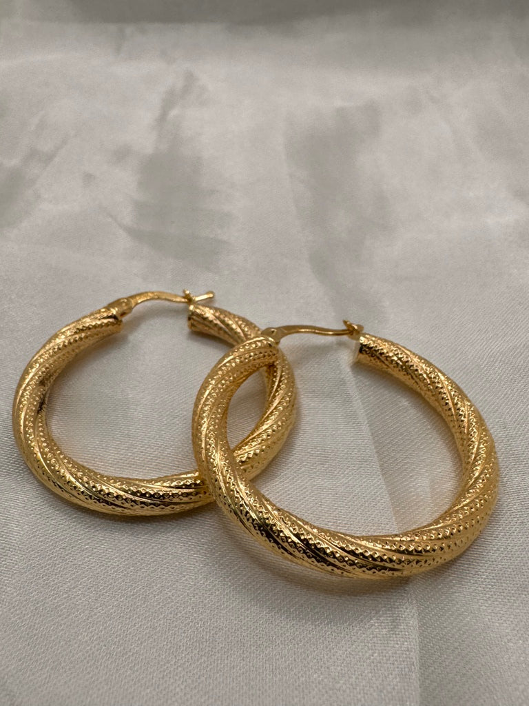 10KT CROOKED NEVADAS HOOPS EARRINGS Size 5 4.5MM Weight 5.2GR