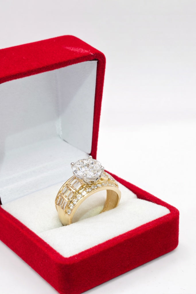 10KT ELEGANT BAGUETTE ROUND DESIGN RING Size 7 & 8 & 9 Weight 4.5GR