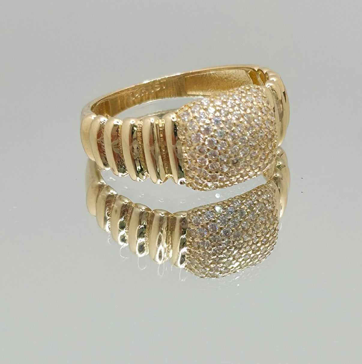 14KT CZ SQUARE VINTAGE STYLE RING Size 7.5 Weight 3.1GR