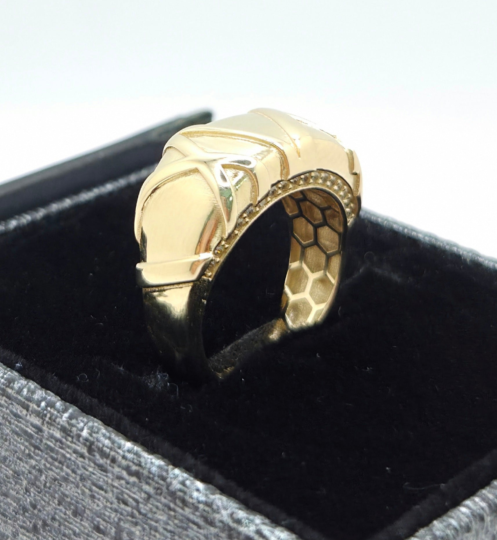 14KT VINTAGE STYLE RING Size 7 Weight 4.3GR