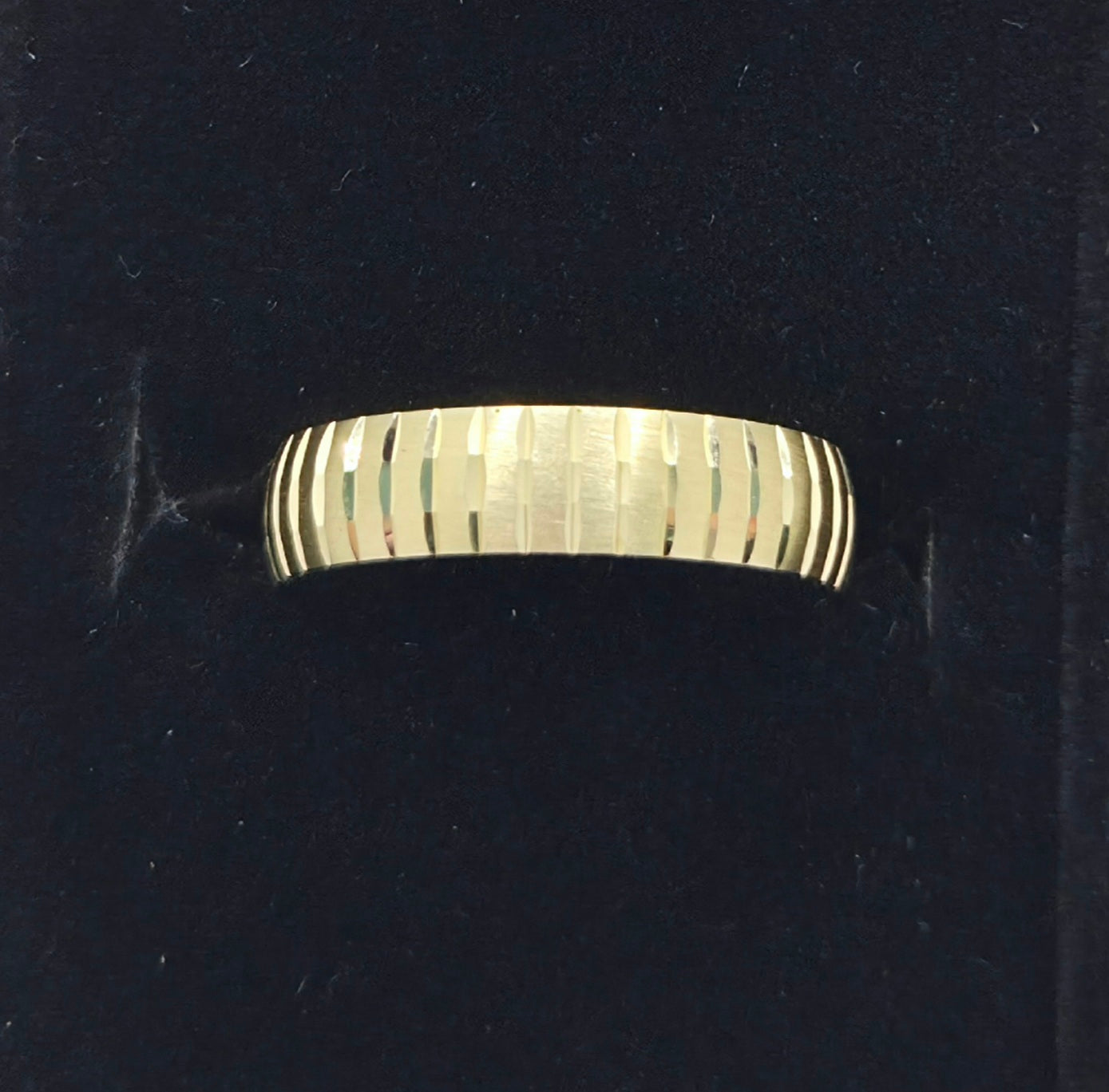 10KT FANCY VERTICAL LINES DESIGN WEDDING BAND RING Size 12 5MM Weight 2.6GR